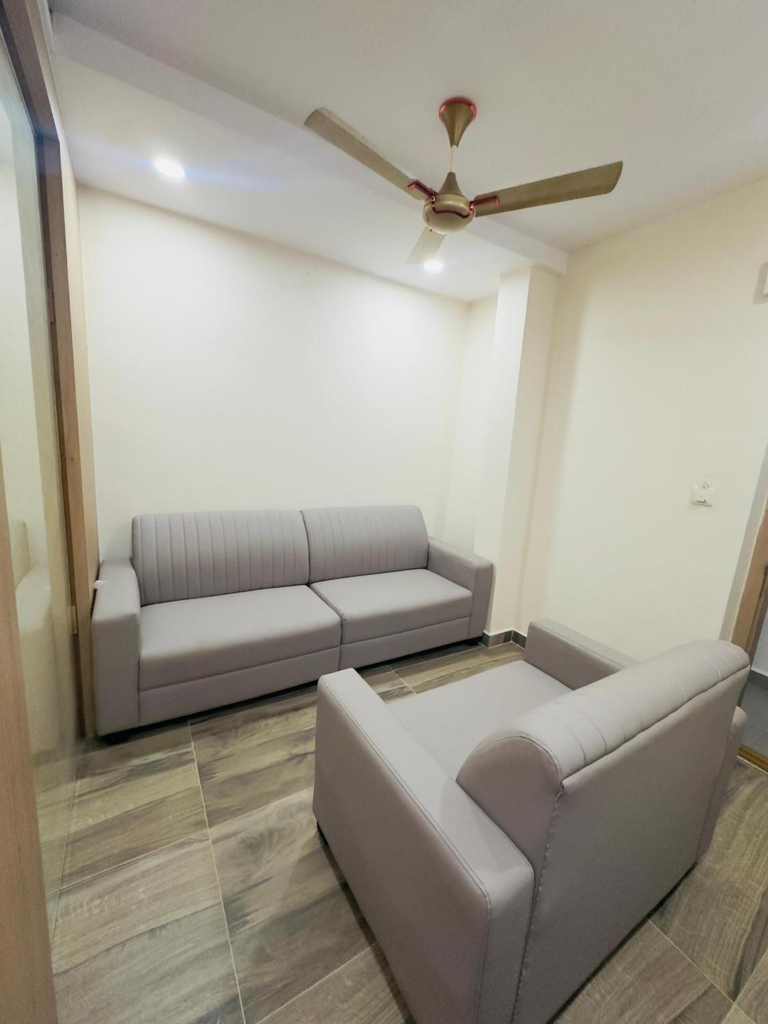 Hotel Raga Karimnagar Екстер'єр фото